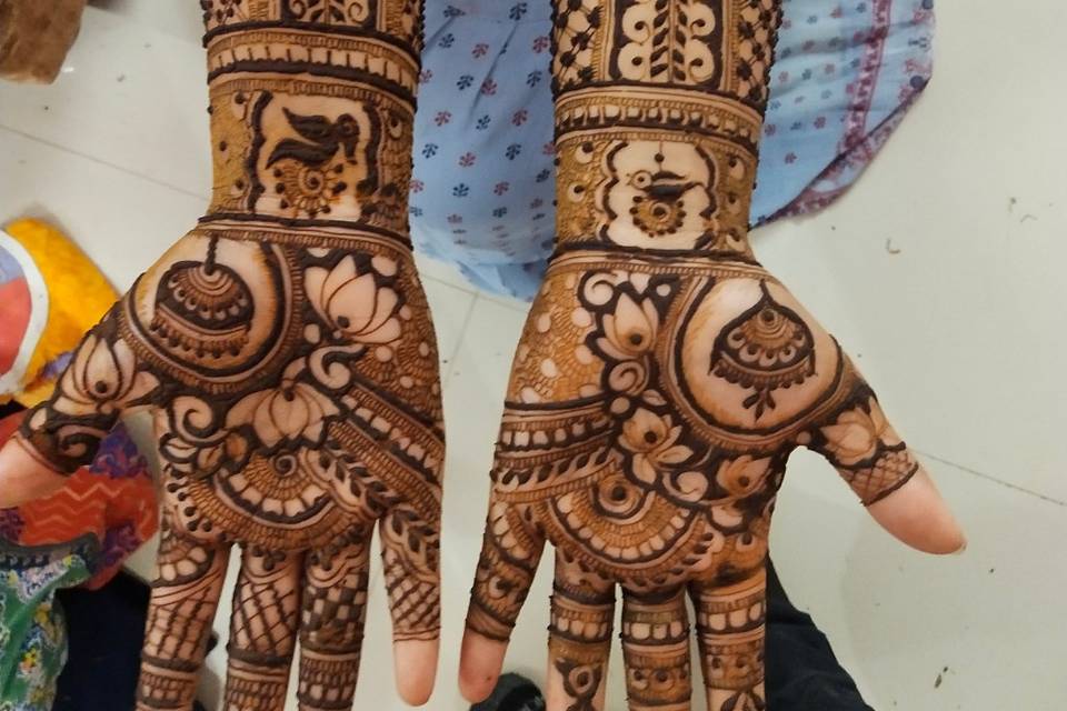 Creative Mehendi Art