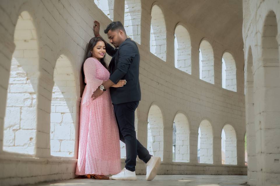 https://cdn0.weddingwire.in/vendor/9056/3_2/960/jpg/wedding-photographers-satphera-photography-pre-wedding-shot-2_15_439056-167749965898514.jpeg