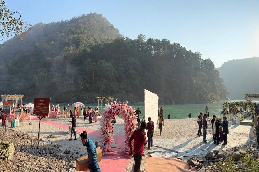 2 weddings on the beach