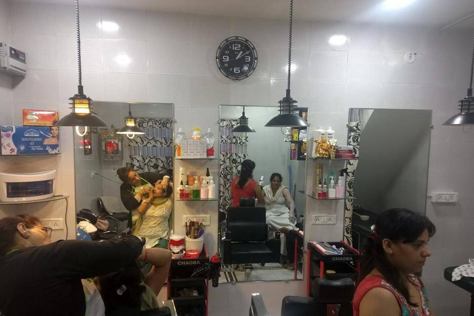 Red Rose Beauty Parlour