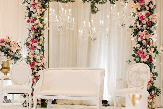 Simple Reception Decor