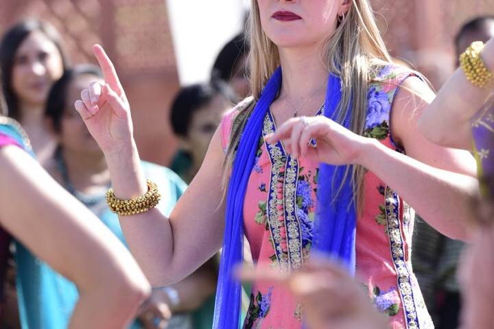 Mehendi dance