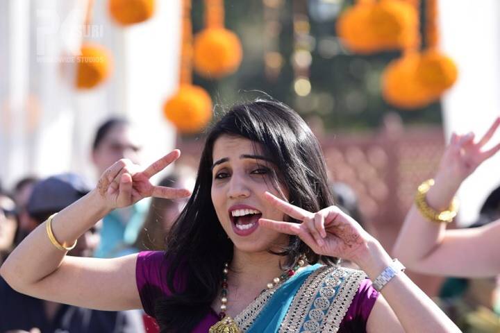 Mehendi dance