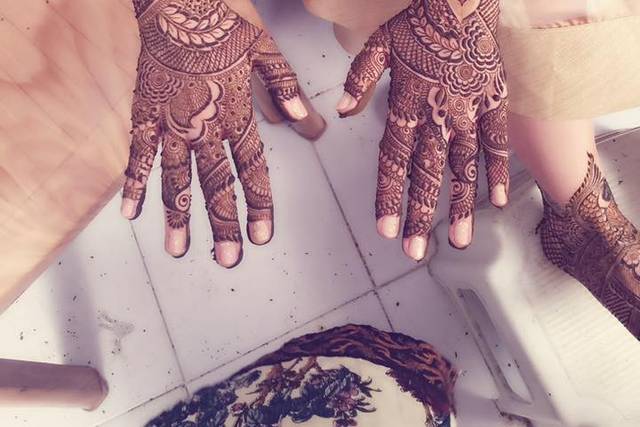 Stylish, Beautiful Henna Design with Negative filling | stylish mehandi  design by #thouseenshenna - YouTube