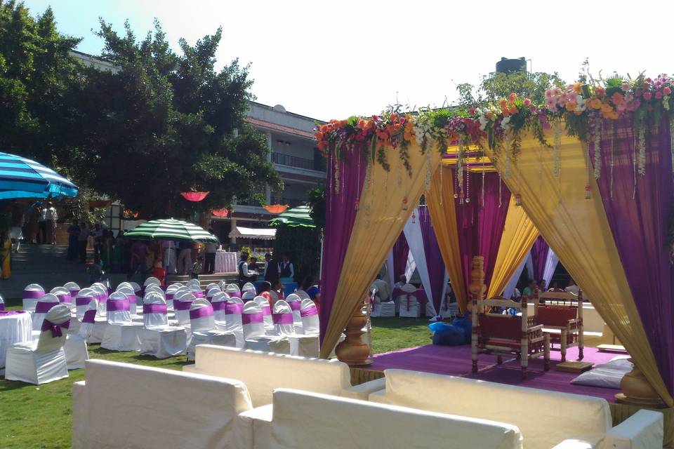 Vidhi mandap on lawn