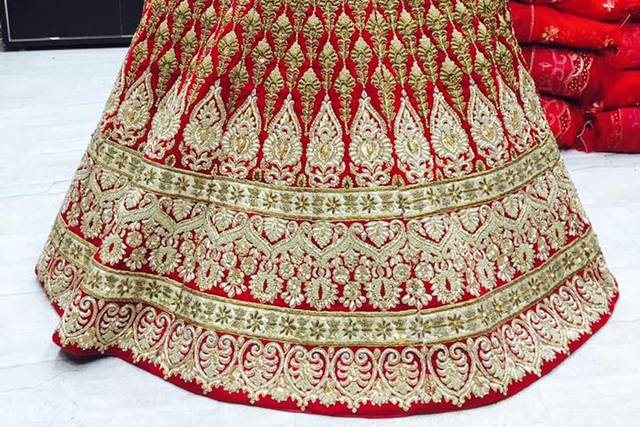 SABYASACHI Designer Lehenga Market |Best Shops in CHANDNI CHOWK # chandnichowk #lehenga #wedding - YouTube