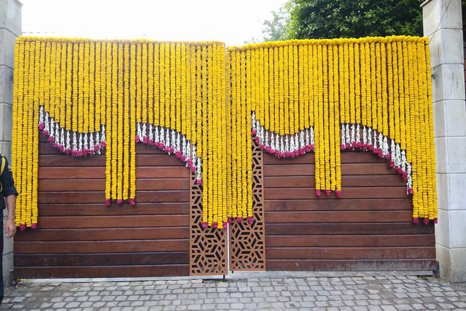 Gate decor