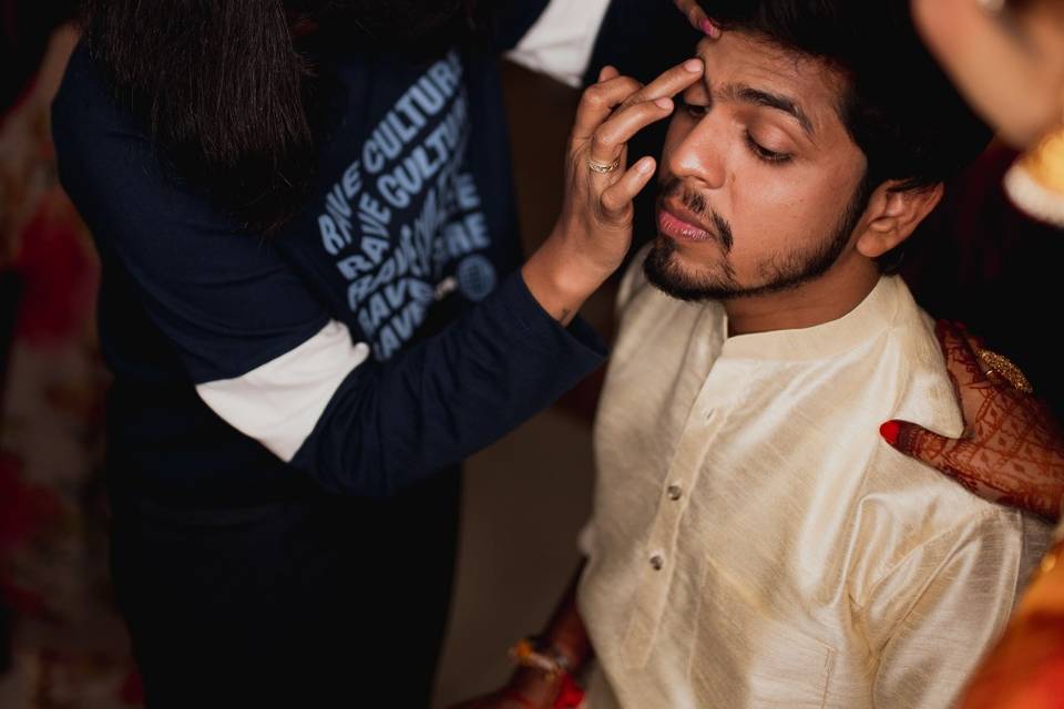 Groom makeup