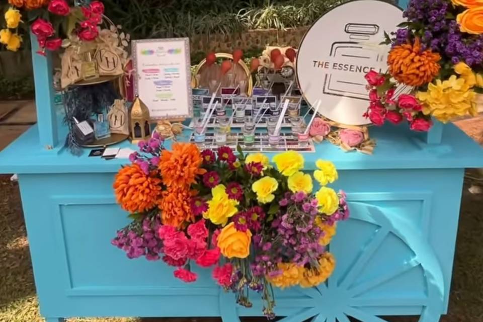 Live Perfume Bar in a cart