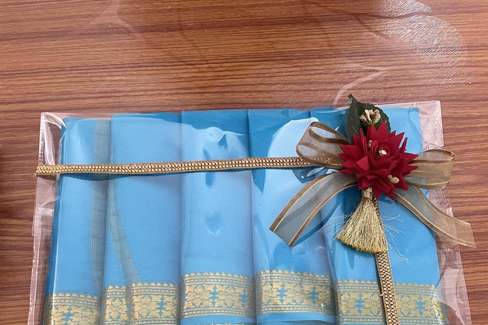 Saree packing