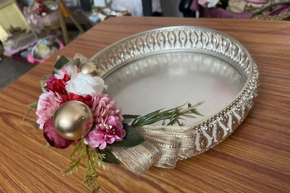 Luxurious tray with jars