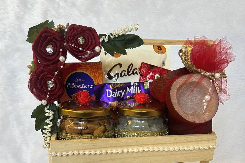 Bridal trousseau hamper