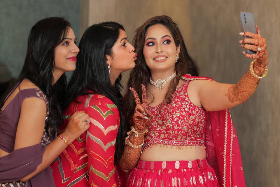 Candid Clicks