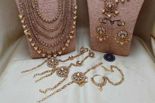 Necklace & earrings