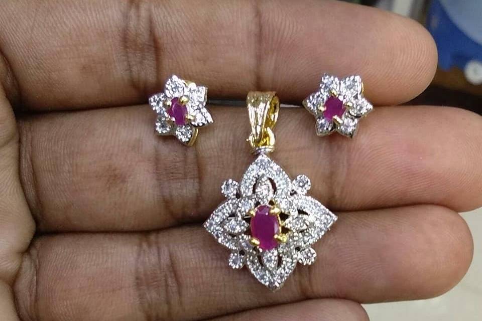 Pendant & earrings