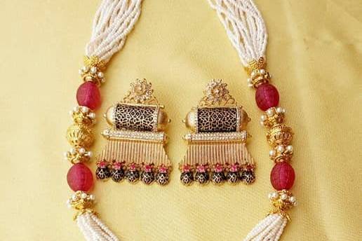 Necklace & earrings