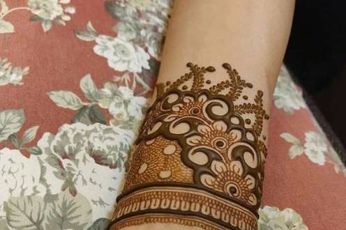 20 Latest Khaleeji Mehendi Designs in Trend (2021) | Bridal henna designs,  Modern mehndi designs, Eid special mehndi design