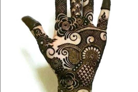 Hemanti Mehndi Art in Mota Varachha,Surat - Best Mehendi Artists in Surat -  Justdial