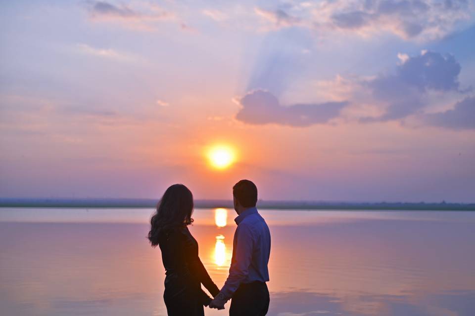 Couple sunset pre wedding