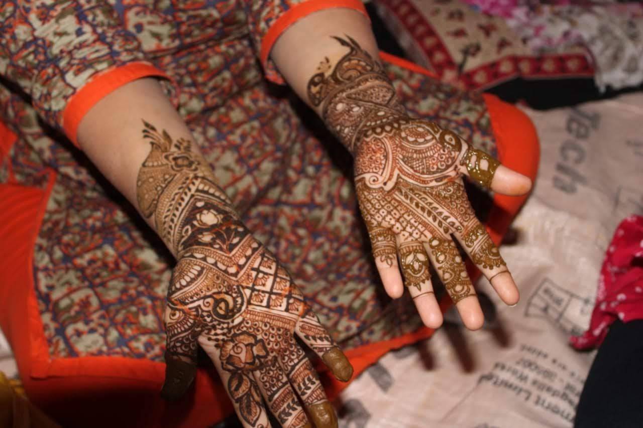 Akruti - Best Bridal & Wedding Mehendi Artist in Surat | BookEventZ
