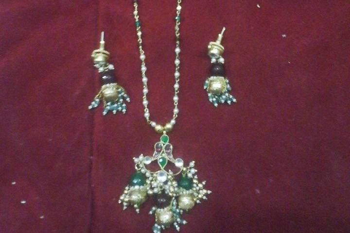 Bharatnatyam Jewellers, Satellite