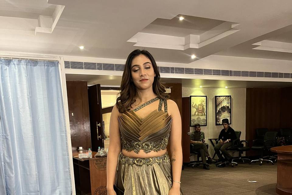 Groom sister