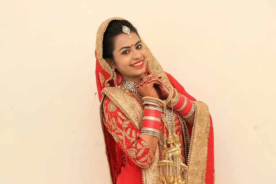 Red Veds: Best Dulhan Wedding Pose | Check It Now