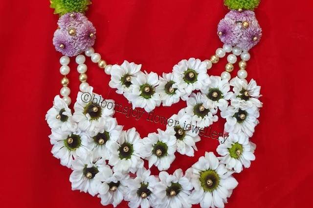 Flower Jewellery For Mehndi Ceremony 2024 | thoughtperfect.com