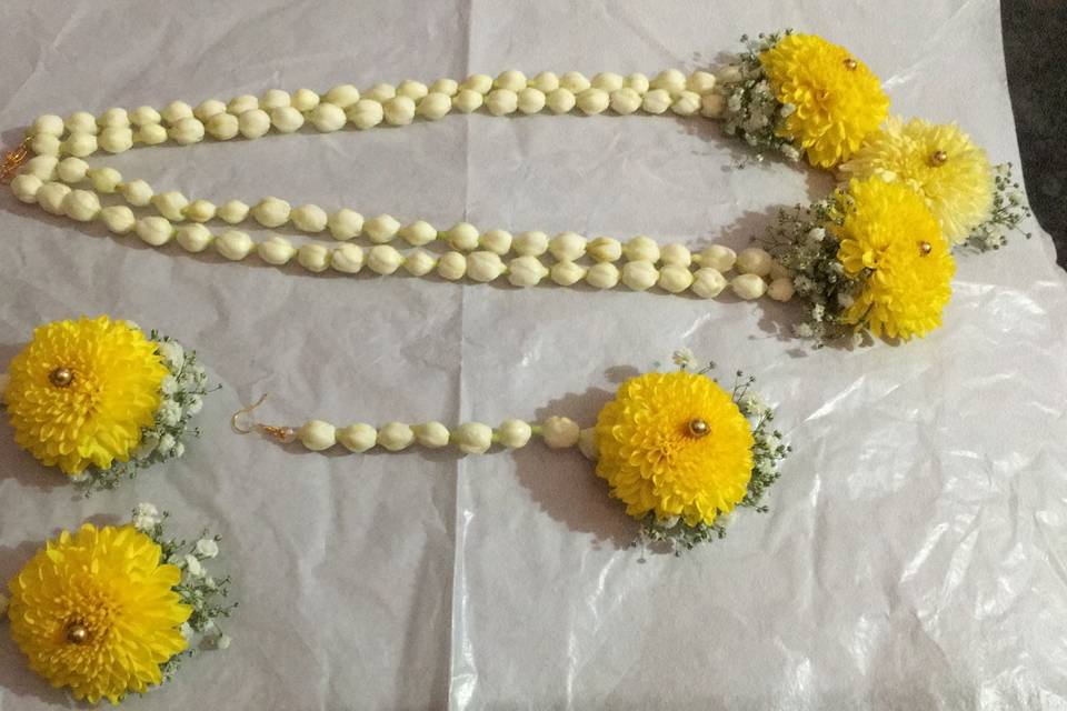 Real Flower Jewellery and Artificial Flower Jewellery For Mehndi and Haldi