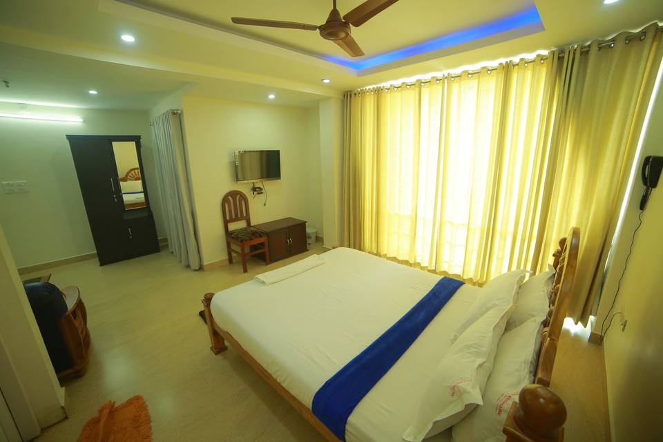 DELUXE ROOM