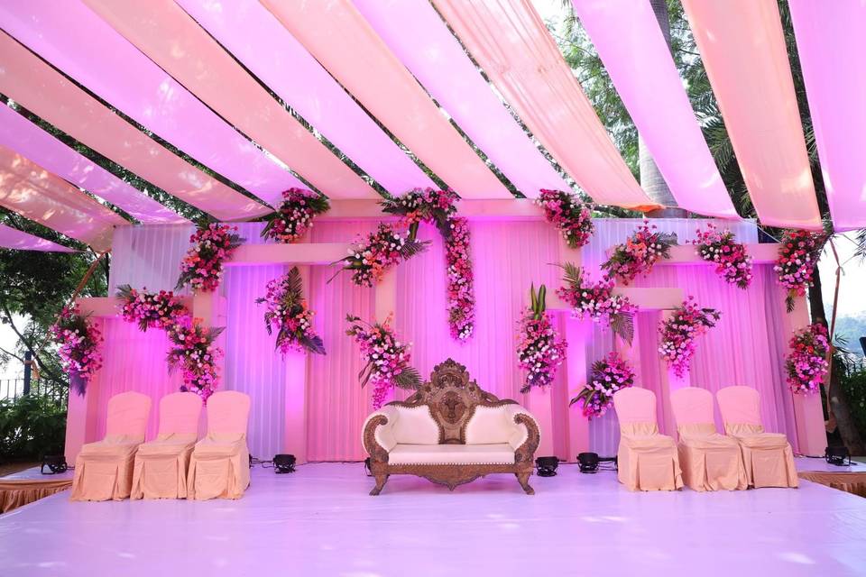 Engagment decor