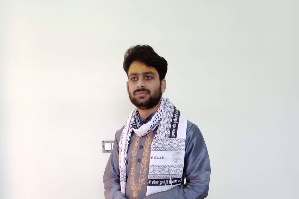 Acharya Yashesh Ji
