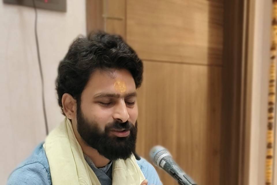 Acharya Yashesh Ji