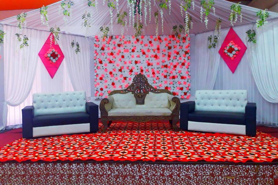 Stage wedding decor