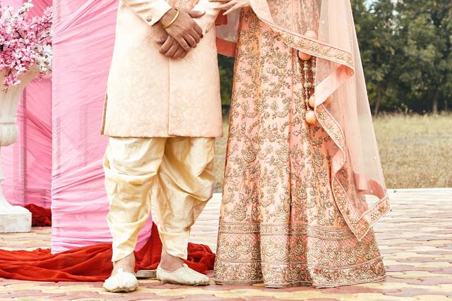 Colour Coordinated Couple Outfit Ideas For Your 2018 Wedding