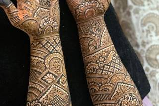 Hussaina Mehendi Artist