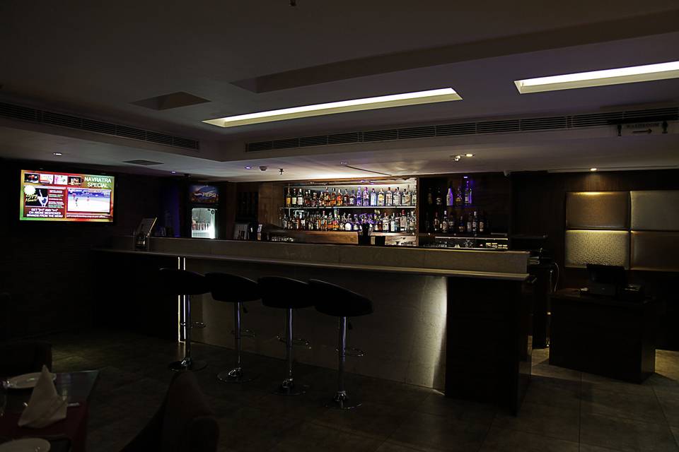 Bar and lounge