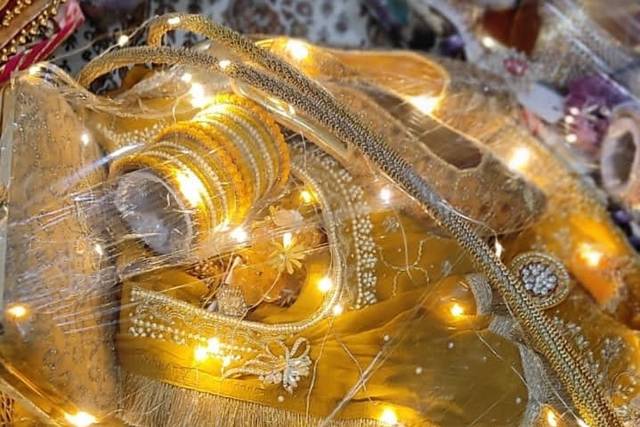 Gold Shoes For Wedding: 18 Dazzling Ideas + Faqs