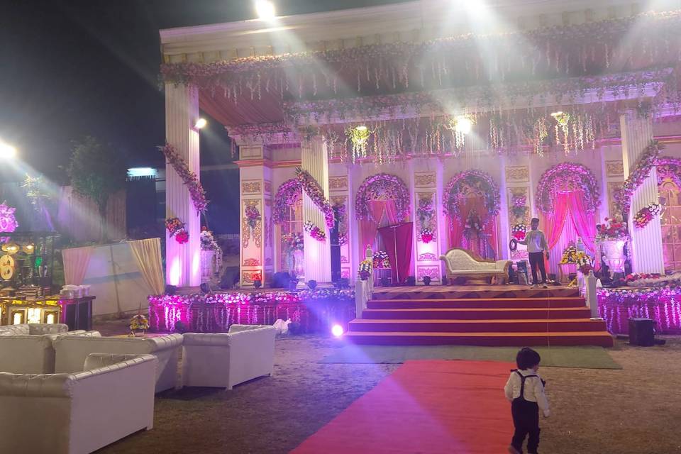 Grand stage decor