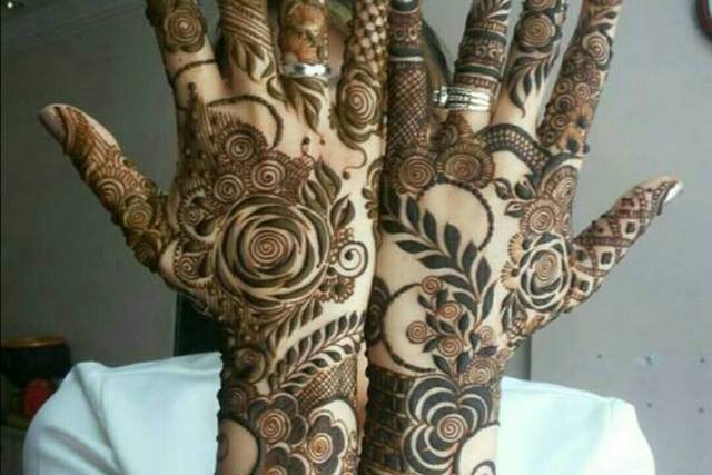 amrin pathan professional henna artist1 15 229577 1562674733