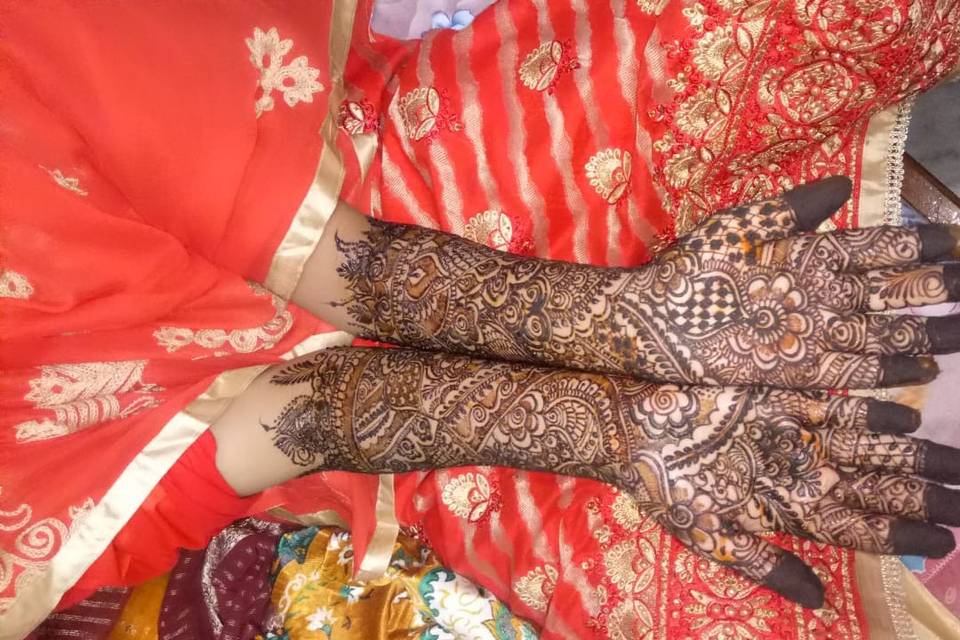 Khushi Mehendi Designer