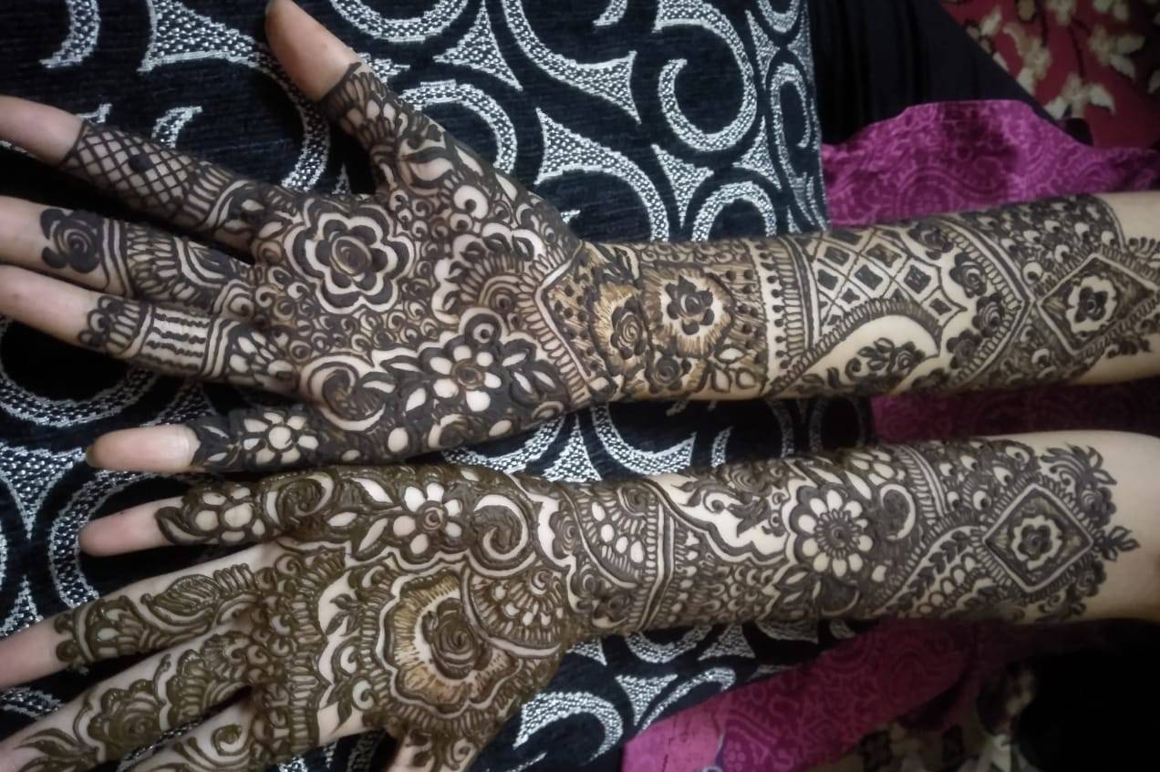 Henna On Hands Of Indonesian Wedding Bride Bridal Design Hands Photo  Background And Picture For Free Download - Pngtree