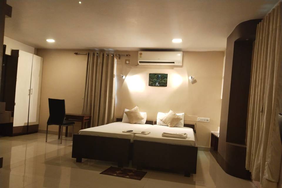 EXECUTIVE ROOMS