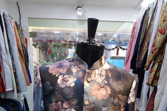 Readymade Garments Display Rack at Rs 5000, Garment Display Rack in  Lucknow