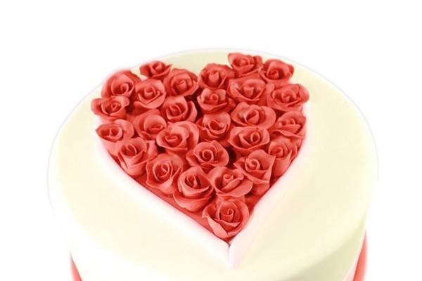 Roses heart cake