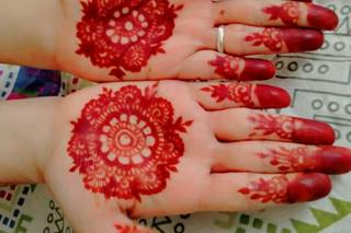 Ayza Mehendi Artist