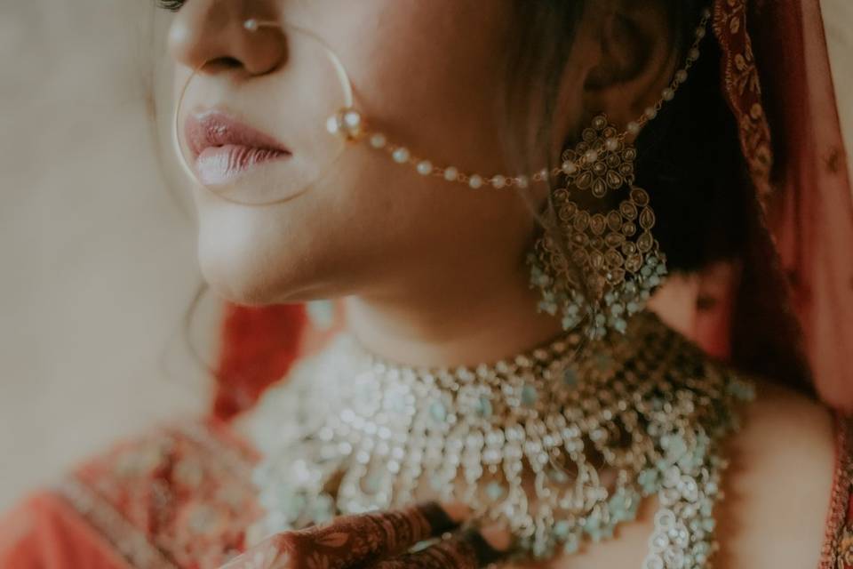 Details of jewellery