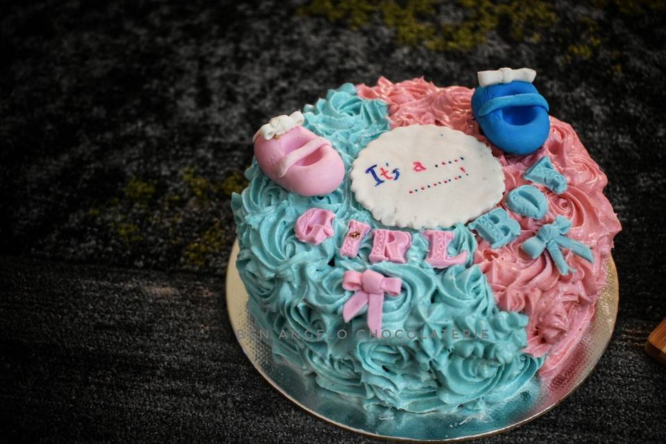 Baby shower cake