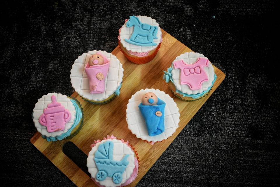 Baby shower cupcakes