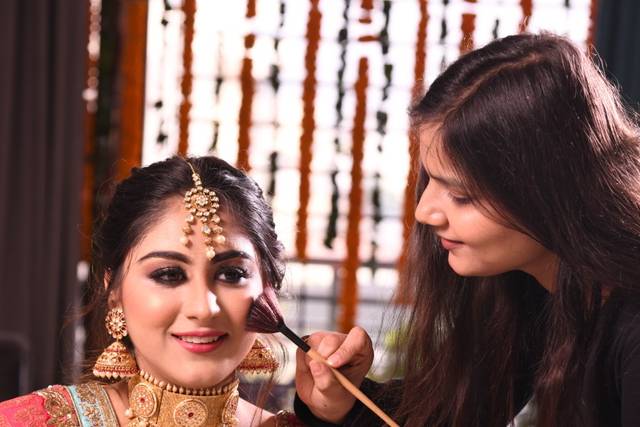 Isha Kapoor Makeup Artist